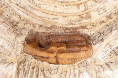 Weißer meditierender Buddha