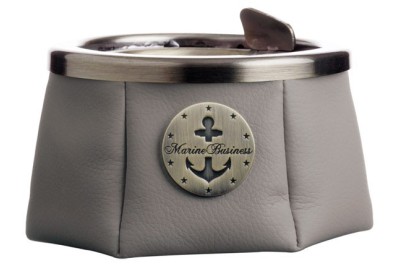 Cendrier gris WINDPROOF pour les amateurs de bateaux.