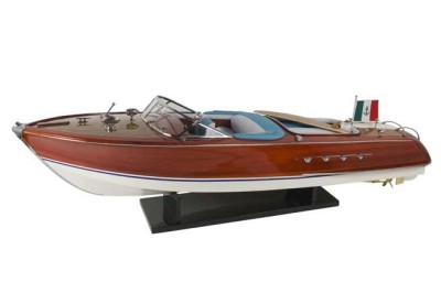 Motorboot, um Restaurants und Häuser zu dekorieren.