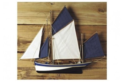 Half hull sailboat