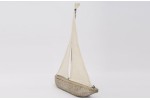 Geschnitztes Segelboot
