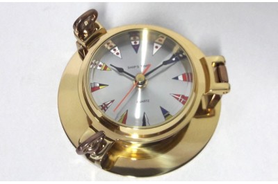 Clock porthole with flags