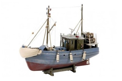 Barco de pesca cinza